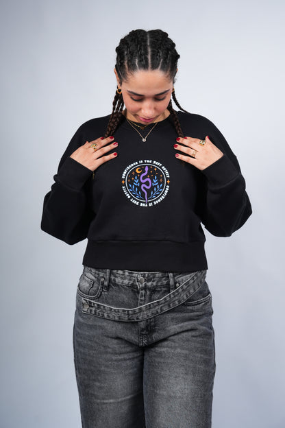 “CONFIDENCE IS THE BEST OUTFIT” Cropped Crewneck printed Black