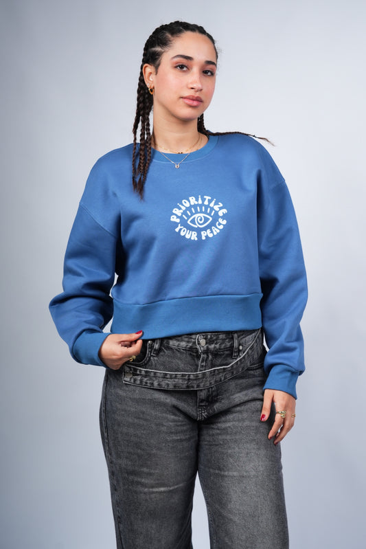 “PRIORITIZE YOUR PEACE” Cropped Crewneck printed Aegean Blue