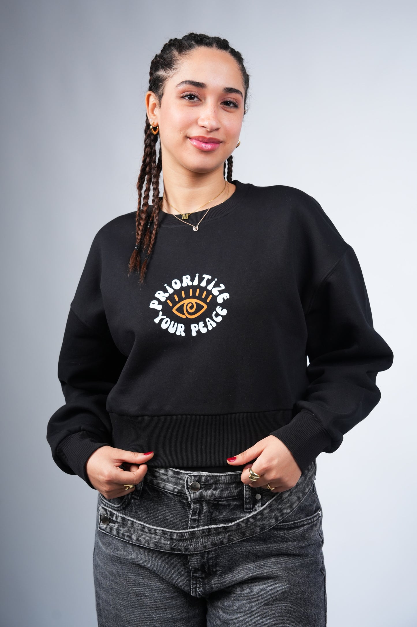 “PRIORITIZE YOUR PEACE” Cropped Crewneck printed Black