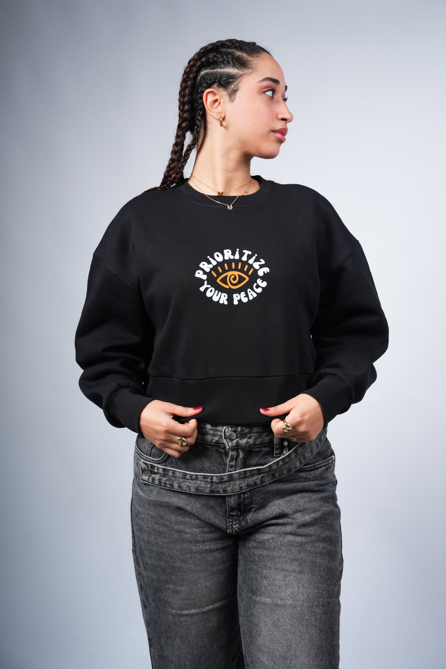 “PRIORITIZE YOUR PEACE” Cropped Crewneck printed Black