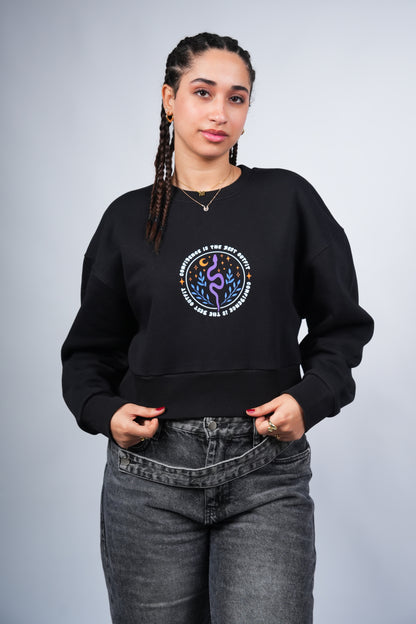 “CONFIDENCE IS THE BEST OUTFIT” Cropped Crewneck printed Black