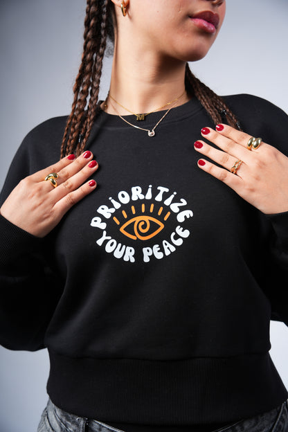 “PRIORITIZE YOUR PEACE” Cropped Crewneck printed Black