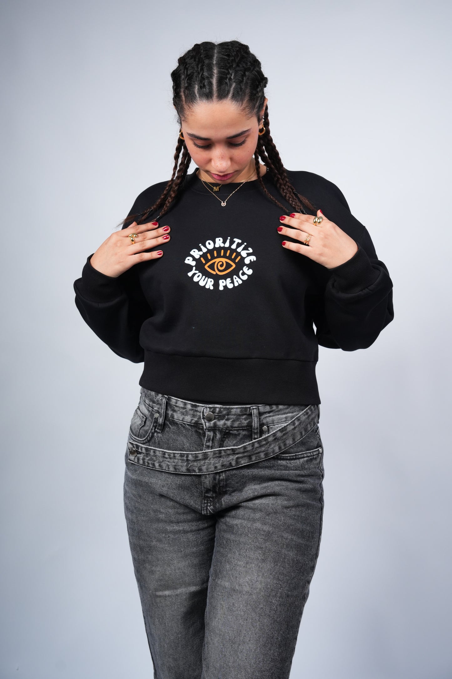 “PRIORITIZE YOUR PEACE” Cropped Crewneck printed Black